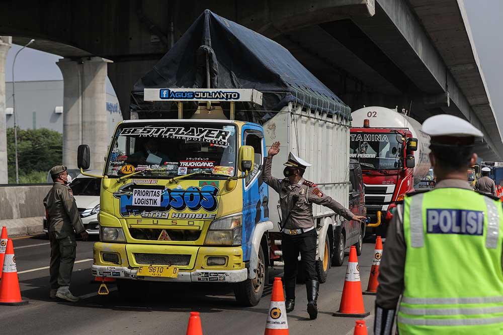 Penyekatan di Gerbang Tol Cikarang Barat