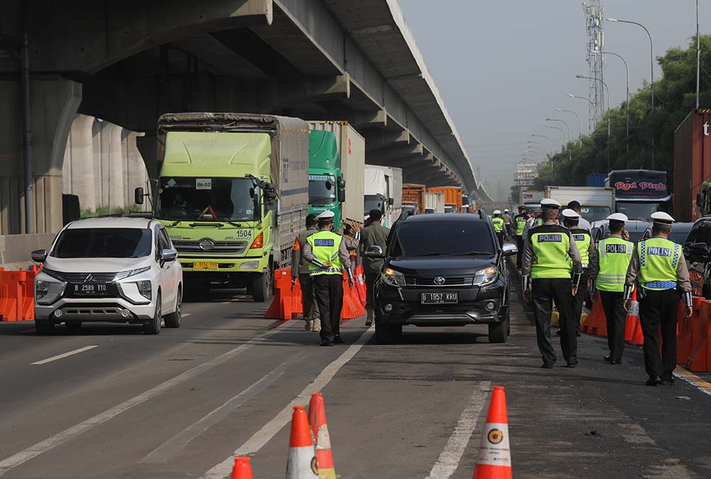 Penyekatan di Gerbang Tol Cikarang Barat