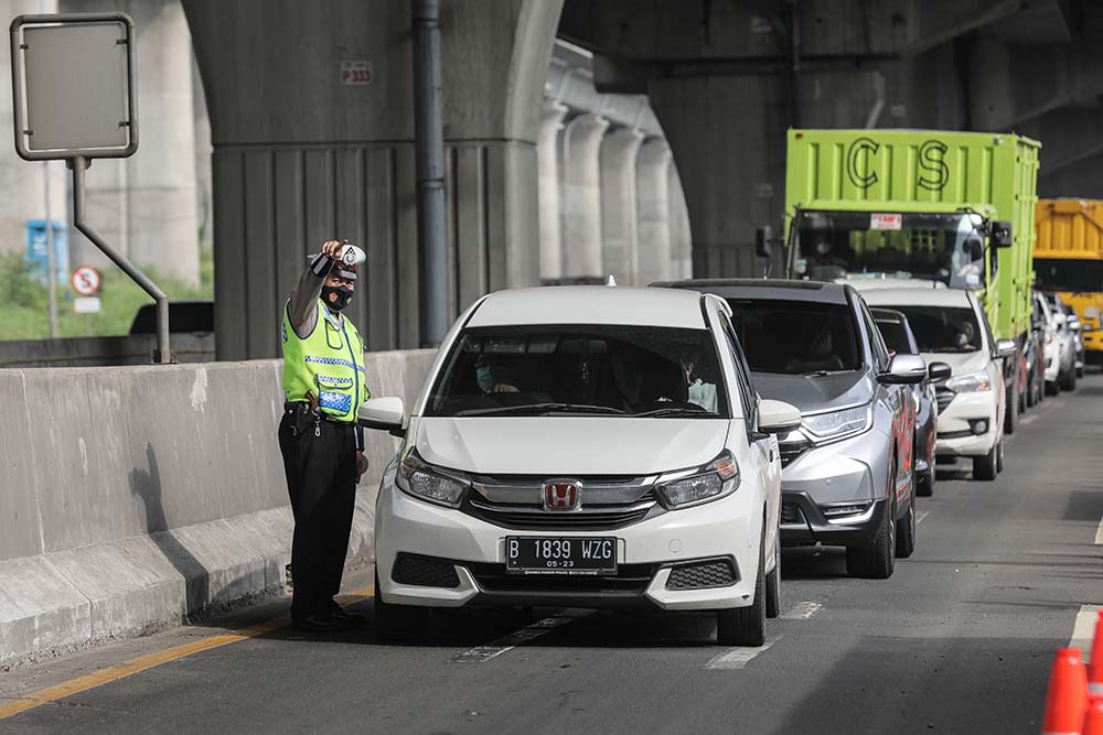 Penyekatan di Gerbang Tol Cikarang Barat