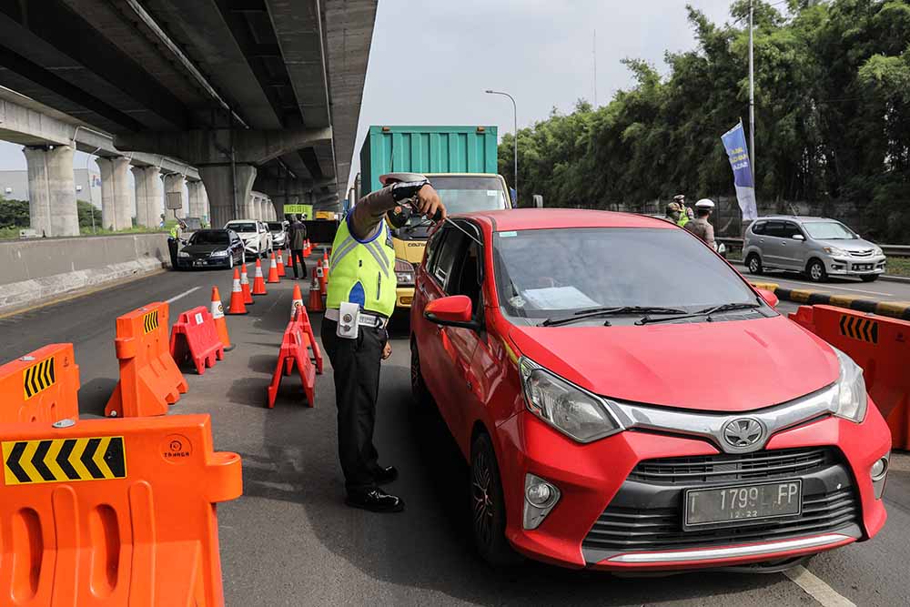 Penyekatan di Gerbang Tol Cikarang Barat