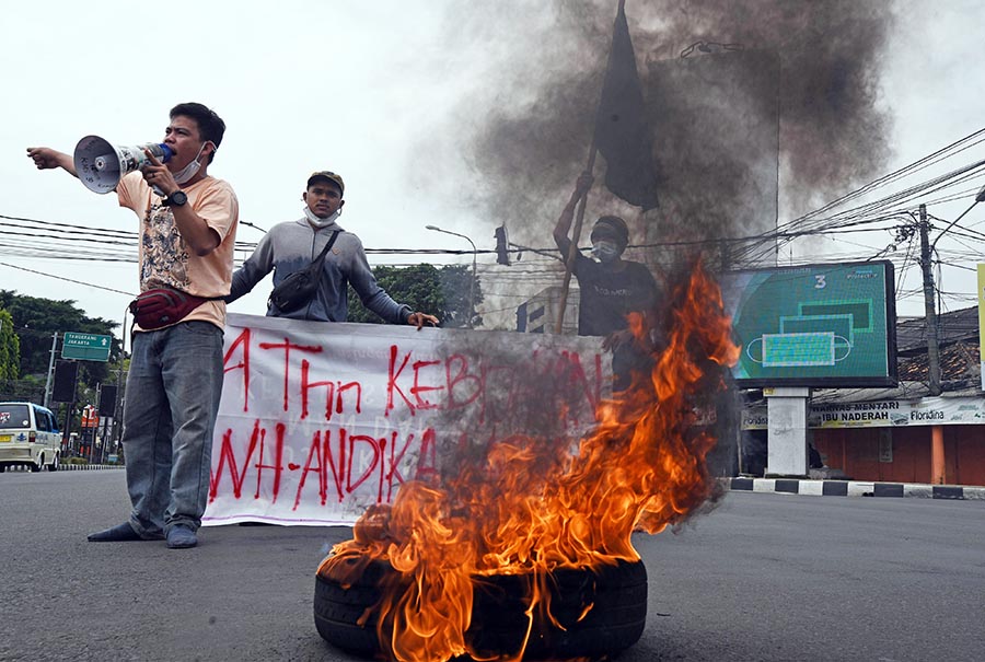 Polisi Bubarkan Aksi Demo yang Mengganggu Lalu Lintas 