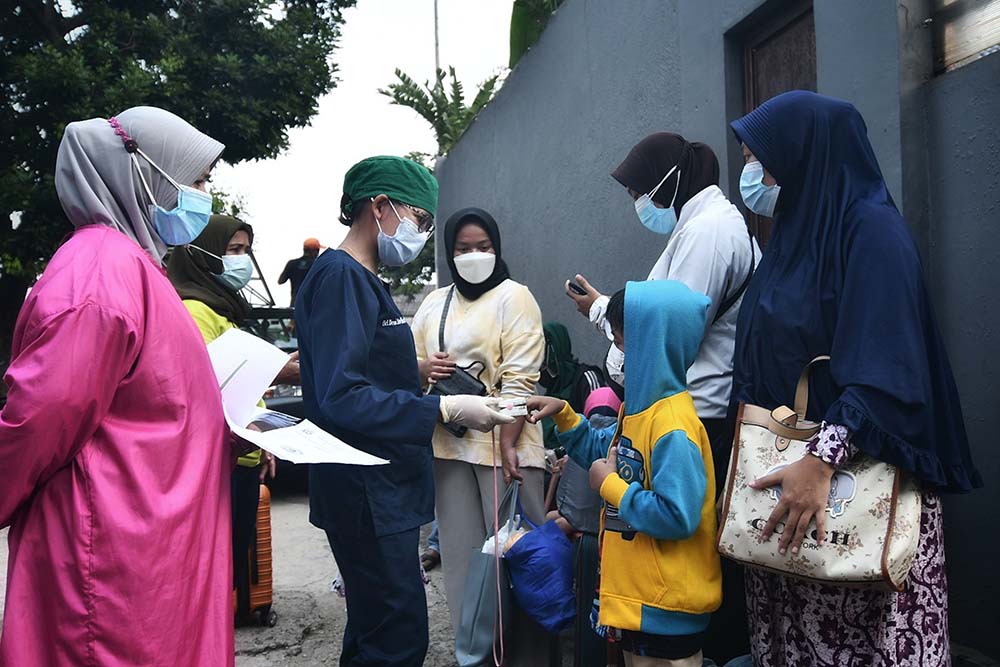 Evakuasi Warga Yang Terpapar Covid-19