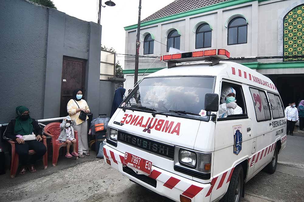 Evakuasi Warga Yang Terpapar Covid-19