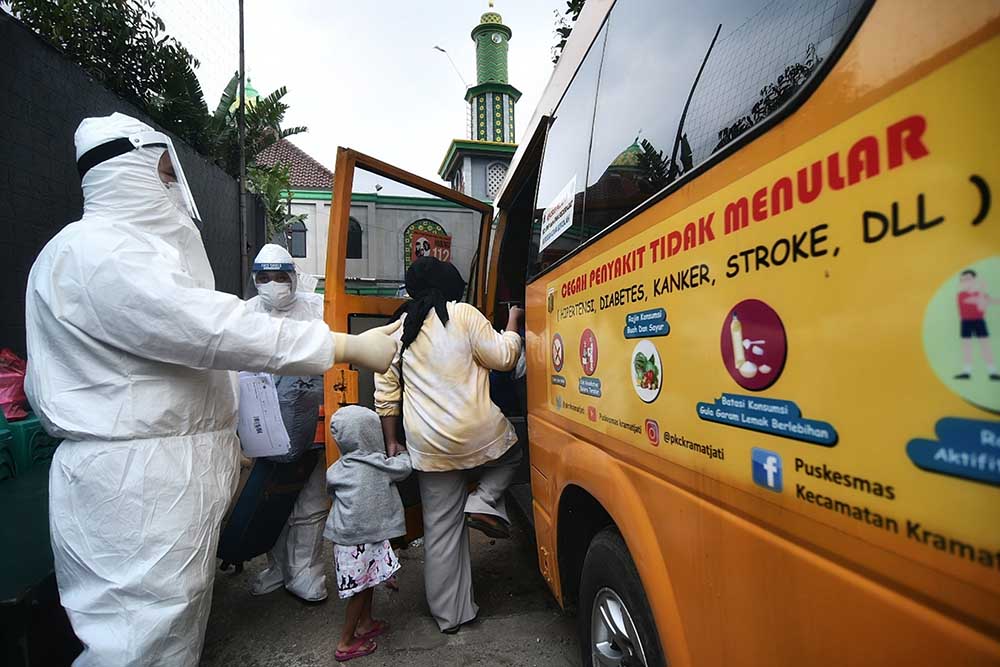 Evakuasi Warga Yang Terpapar Covid-19