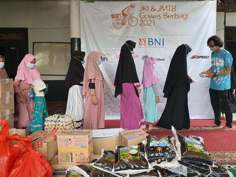 JKI Dan JMTB Berbagi Untuk Anak Yatim Serta Dhuafa