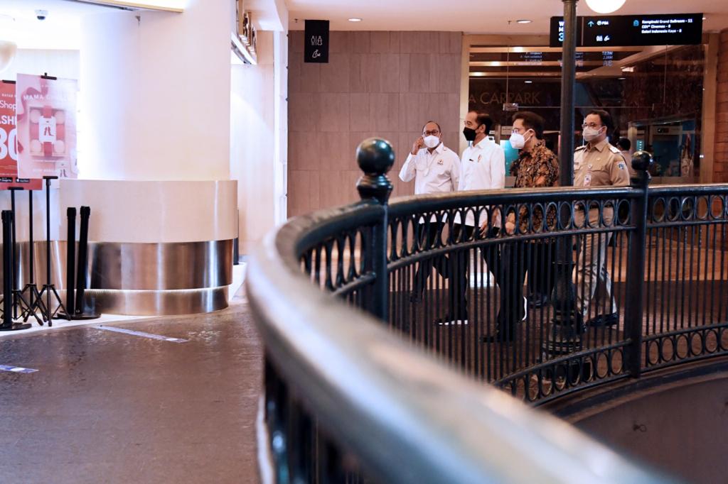 Presiden Jokowi Tinjau Vaksinasi Covid-19 Pelaku Usaha 