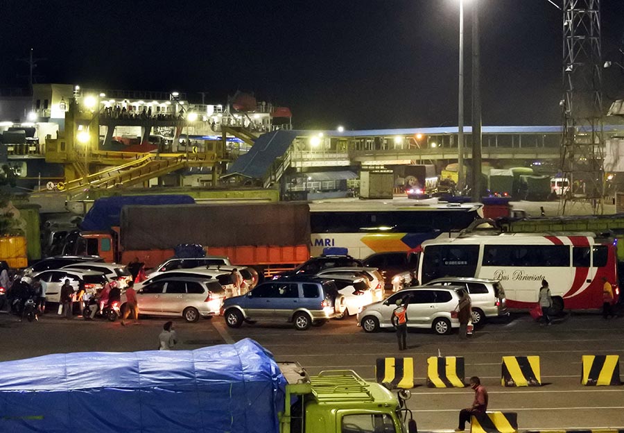 Kendaraan Pemudik Meningkat di Pelabuhan Merak 