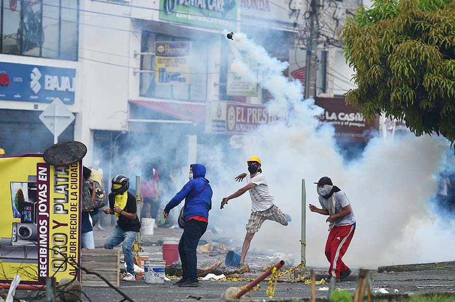 19 Demonstran Tewas Dalam Protes Reformasi Pajak di Kolombia 