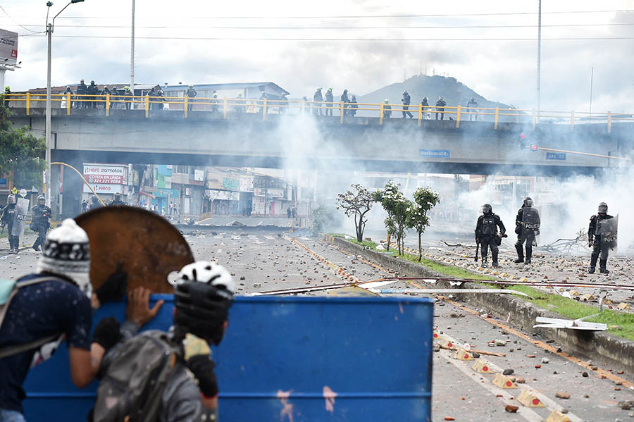19 Demonstran Tewas Dalam Protes Reformasi Pajak di Kolombia 