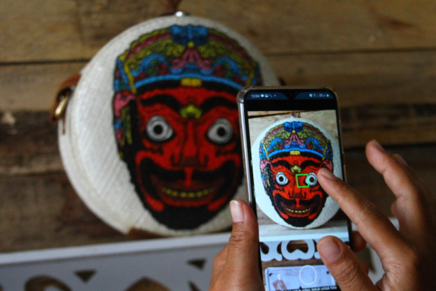 Upaya Kreatif Pengusaha Tas Anyam Hias