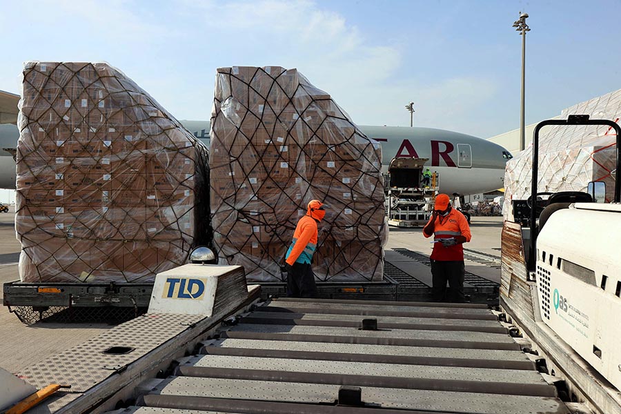 Suasana Makin Buruk, Qatar Kirim 300 Ton Alat Medis ke India 