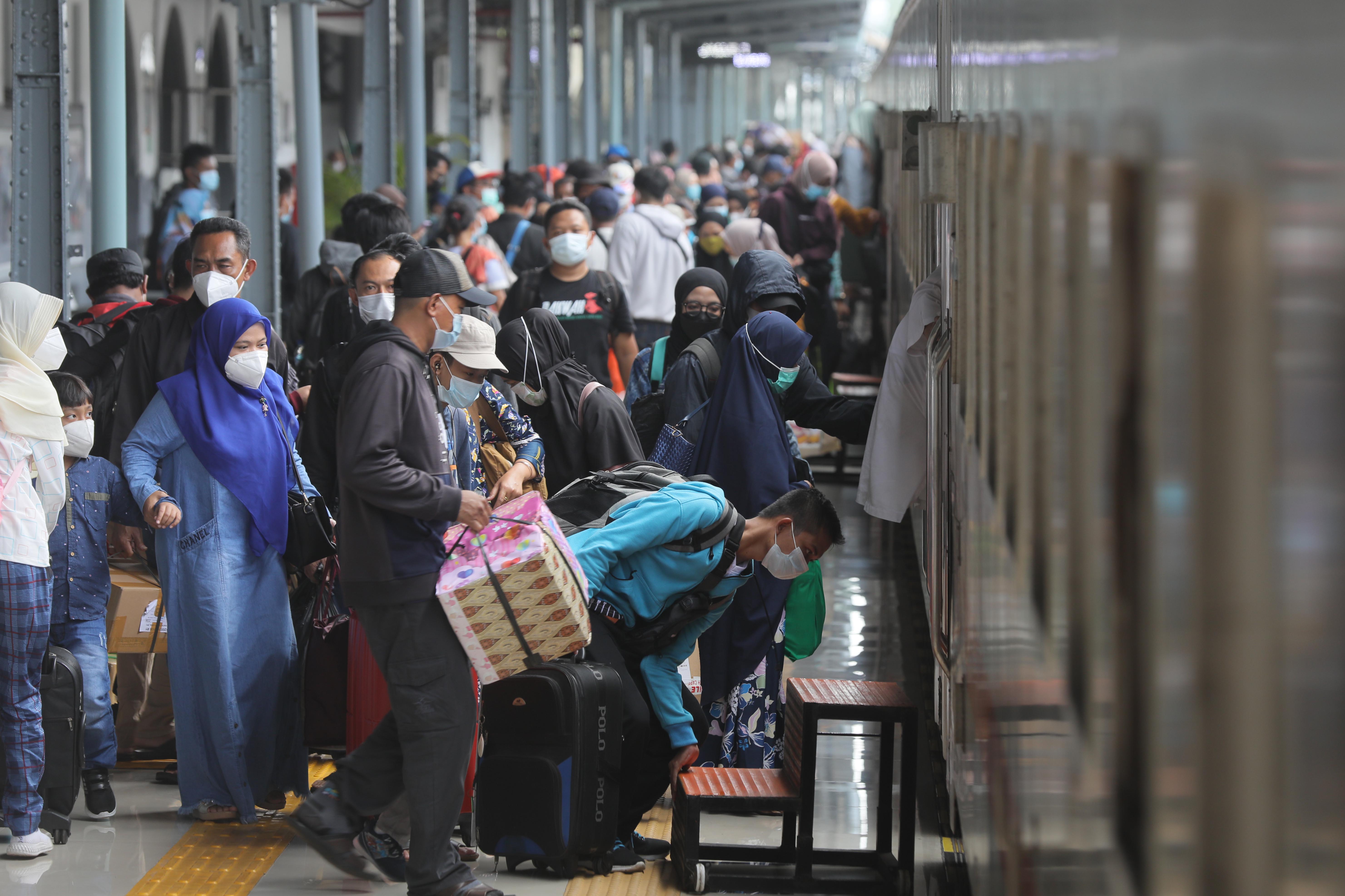 Ribuan Penumpang Meninggalkan Jakarta Menuju Jateng dan Jatim 