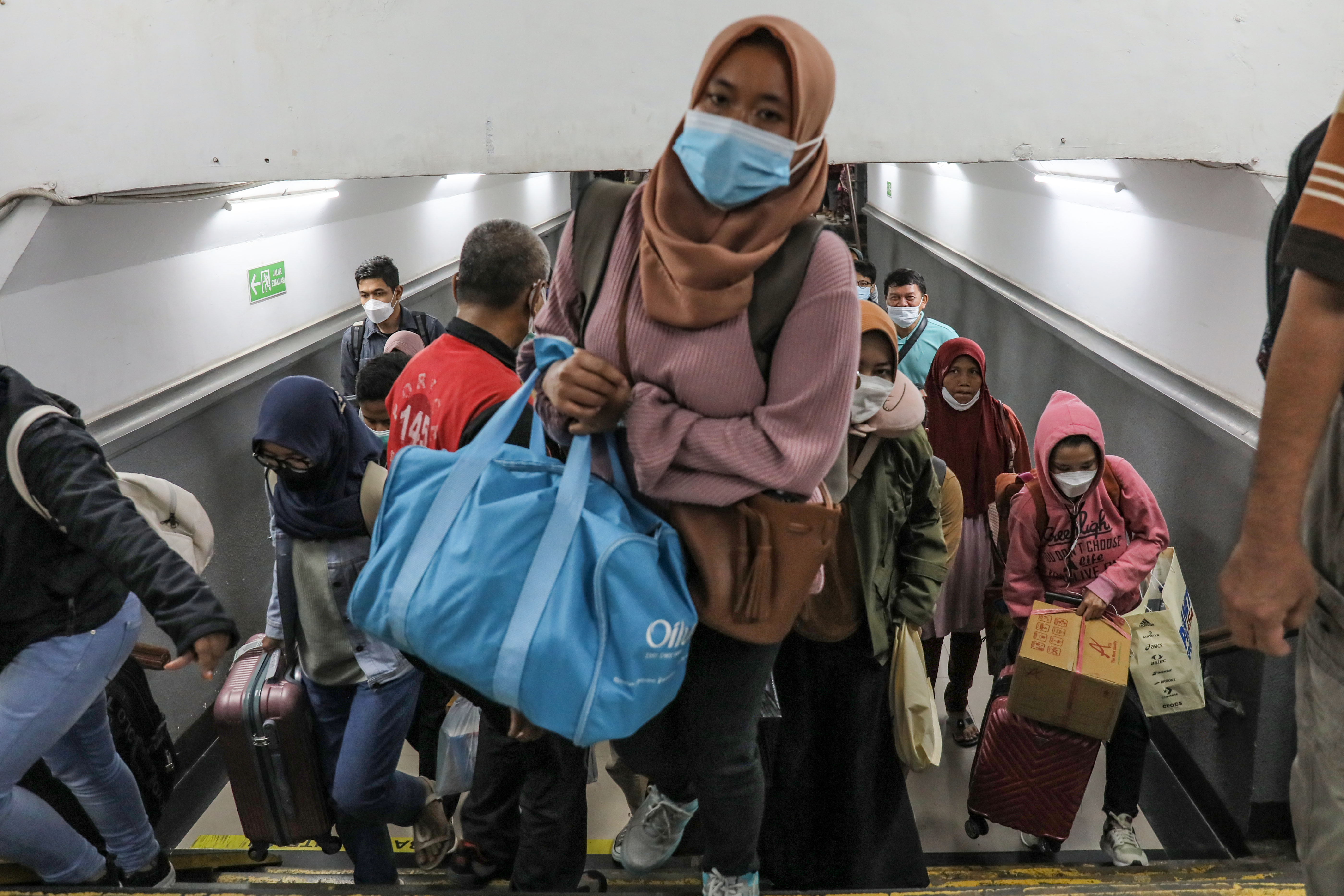 Arus Balik Pemudik Kereta di Stasiun Pasar Senen