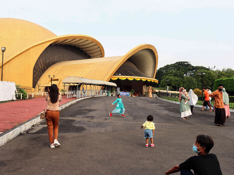 Liburan Idul Fitri Di Taman Mini