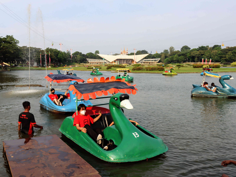 Liburan Idul Fitri Di Taman Mini