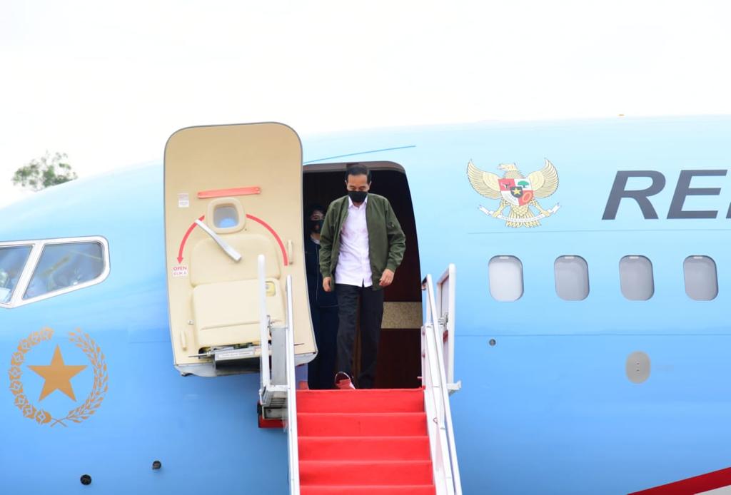 Jokowi Tinjau Pembangunan Jalan Tol Pekanbaru-Bangkinang