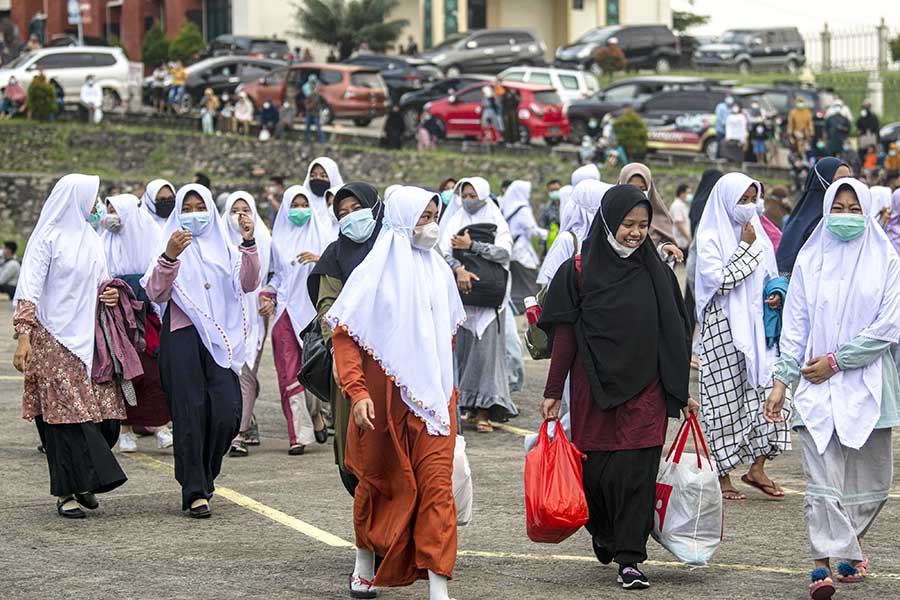 Santri Asal Sumatra Selatan Kembali ke Pesantren Gontor 
