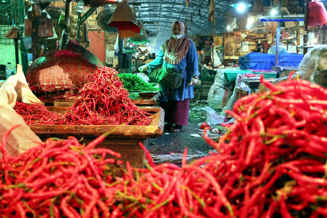 Rendah Kesadaran Bermasker Pedagang di Pasar Induk Kramat Jati 