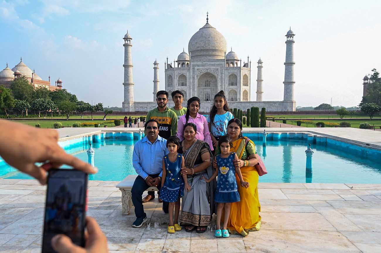 Pembatasan Dilonggarkan, Taj Mahal Dibuka Kembali