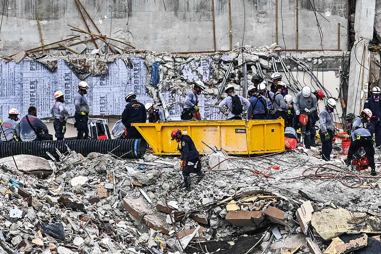 Pencarian 150 Korban Runtuhnya Apartemen di Miami