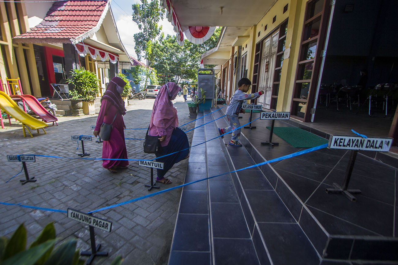 Tes COVID-19 Petugas Pemungutan Suara Ulang Banjarmasin