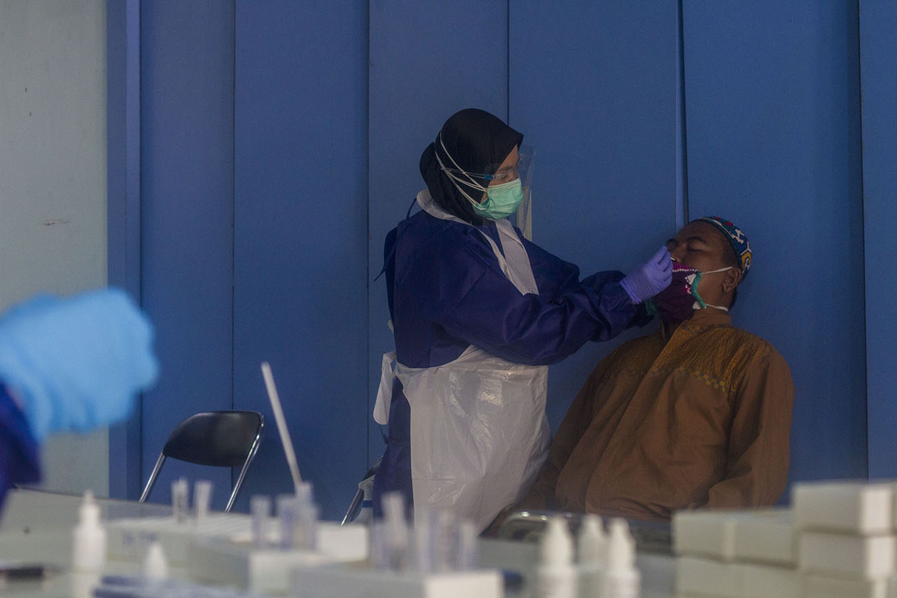 Tes COVID-19 Petugas Pemungutan Suara Ulang Banjarmasin