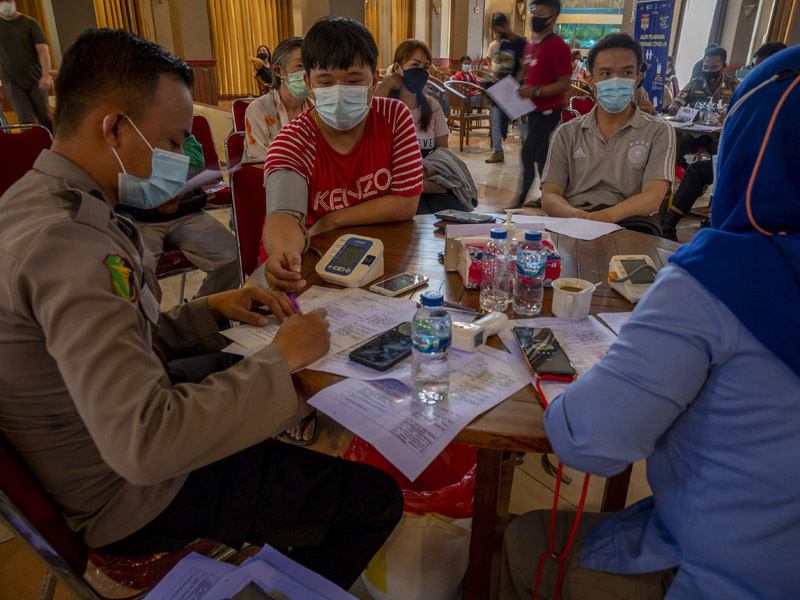 Kemitraan Pada Vaksinasi Covid-19 Massal