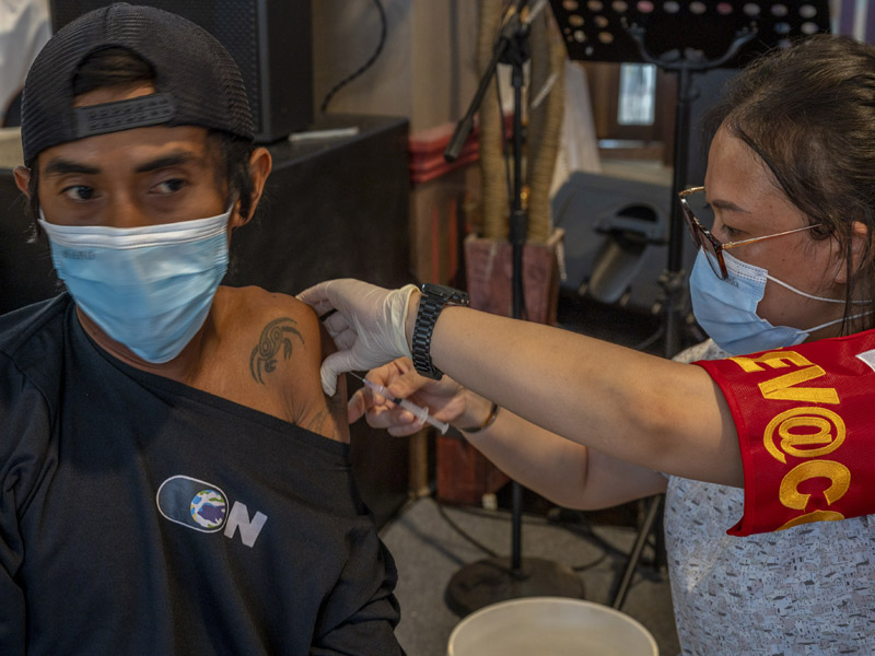 Kemitraan Pada Vaksinasi Covid-19 Massal