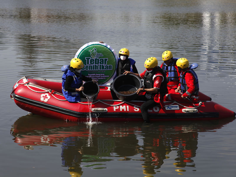 Tebar Benih Ikan Dalam Rangka Hari Lingkungan Hidup