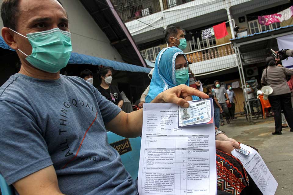 Vaksinasi Covid-19 Pengungsi Luar Negeri