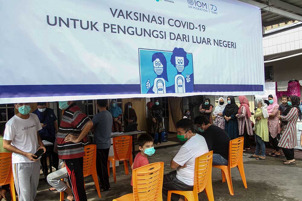 Vaksinasi Covid-19 Pengungsi Luar Negeri