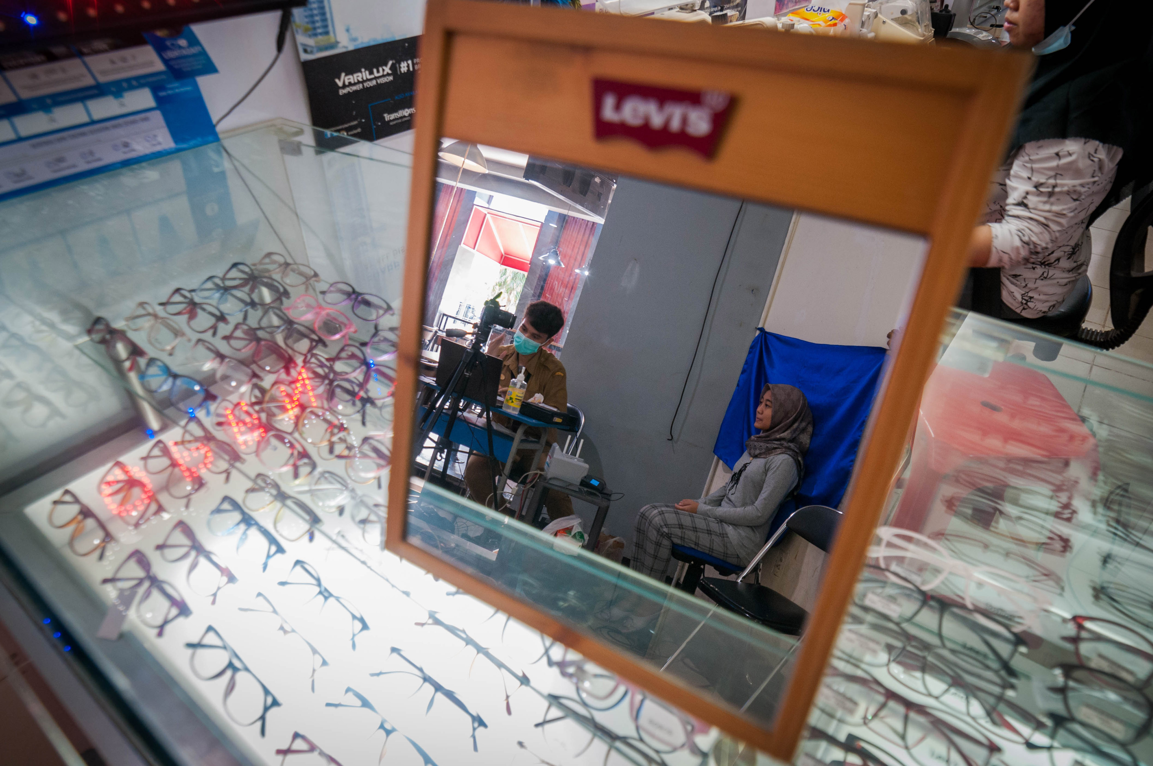 Jemput Bola E-KTP di Pusat Perbelanjaan