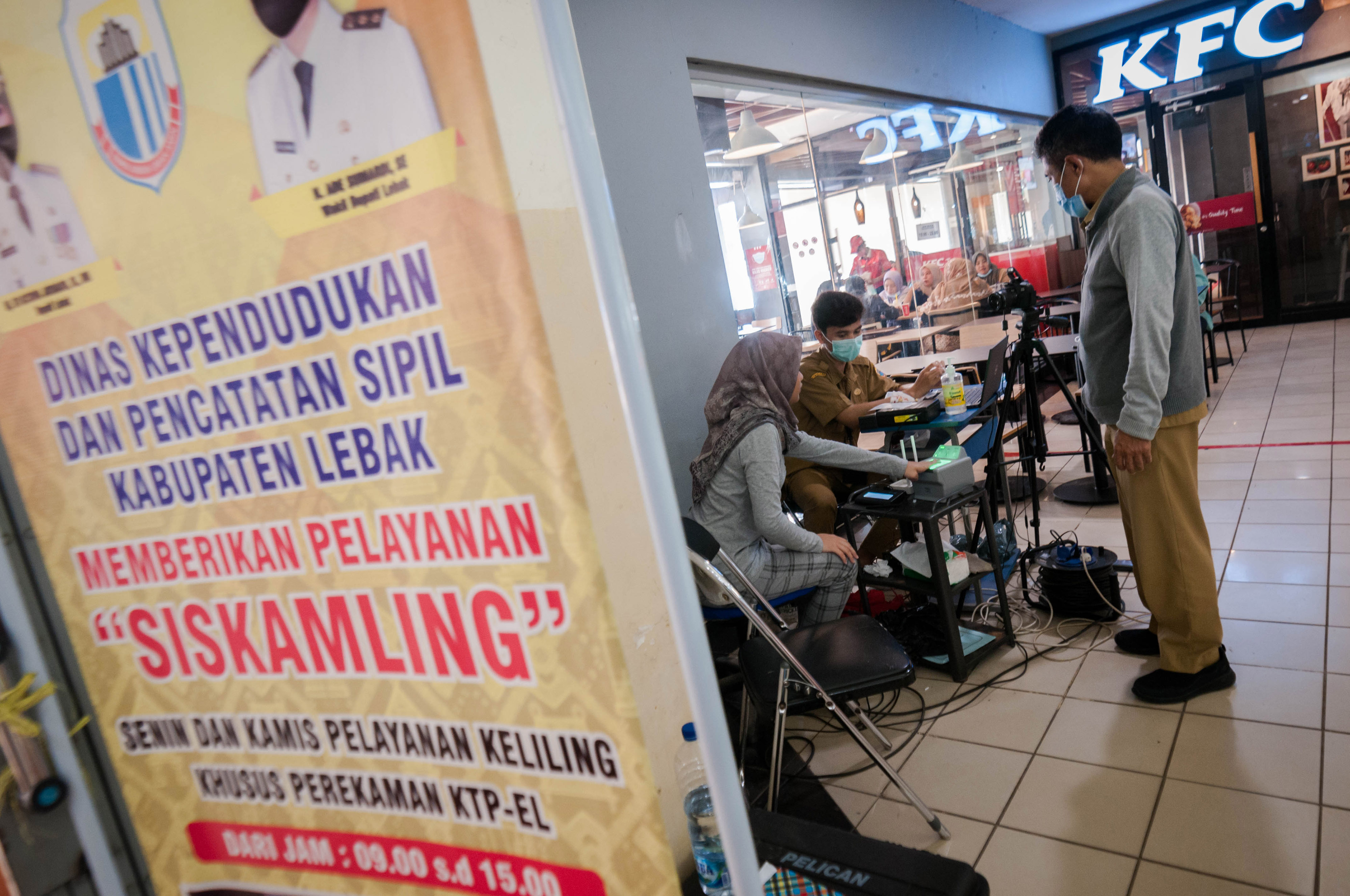 Jemput Bola E-KTP di Pusat Perbelanjaan