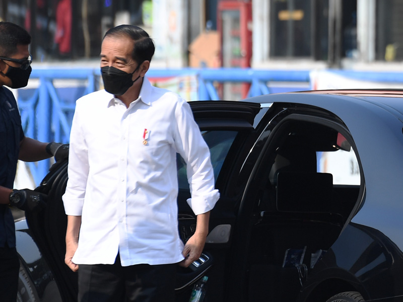 Presiden Tinjau Vaksinasi Pelaku Transportasi