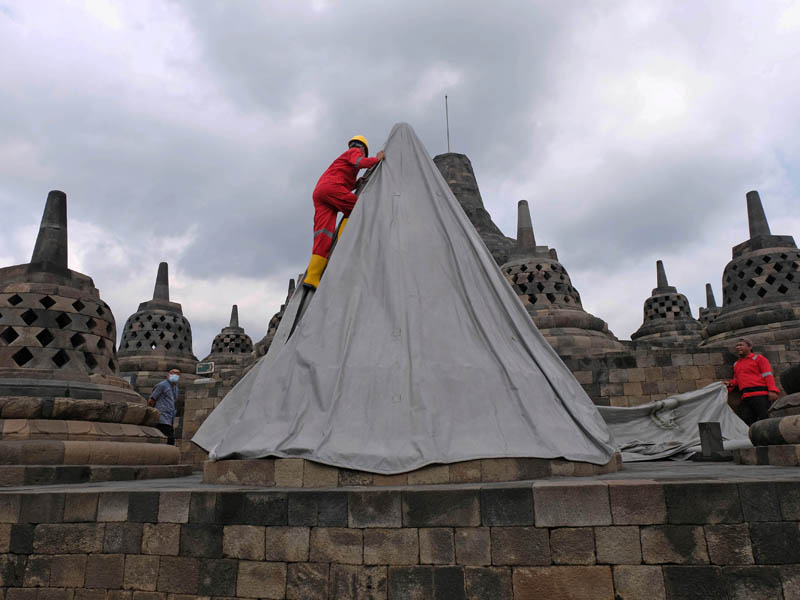 Pembukaan Terpaulin Penutup Candi Borobudur