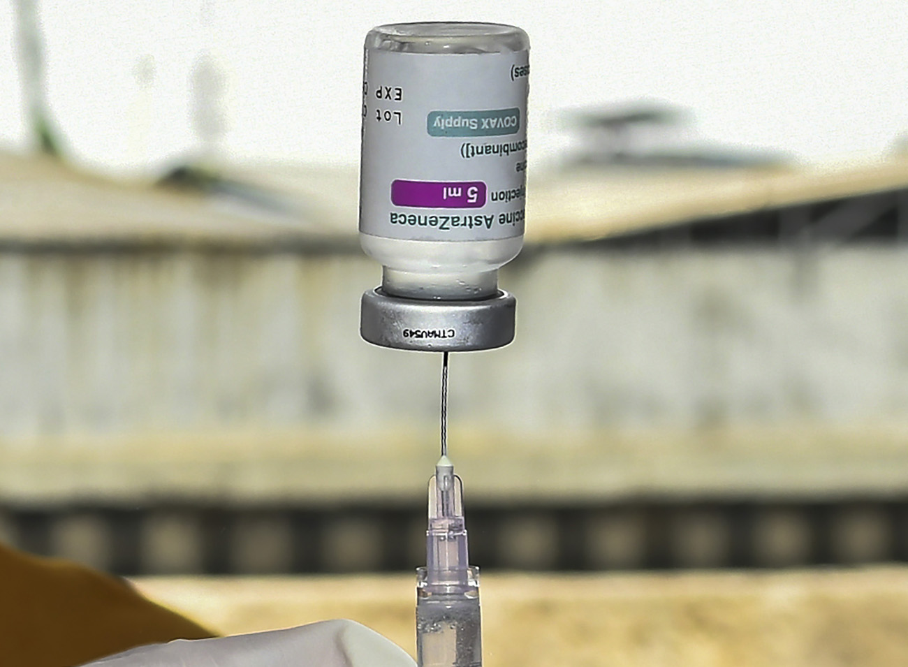 Vaksinasi COVID-19 Massal di Pelabuhan