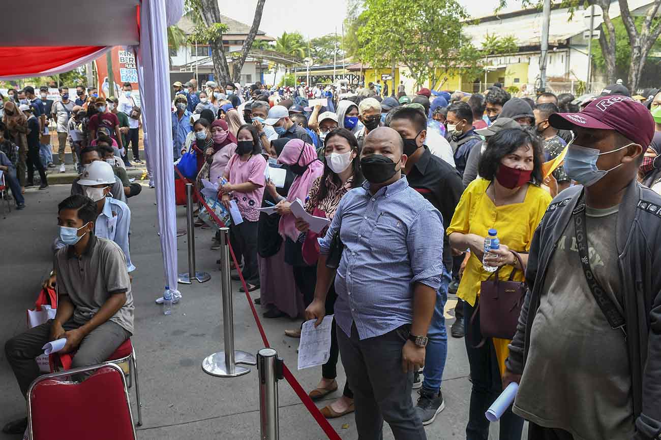 Vaksinasi COVID-19 Massal di Pelabuhan