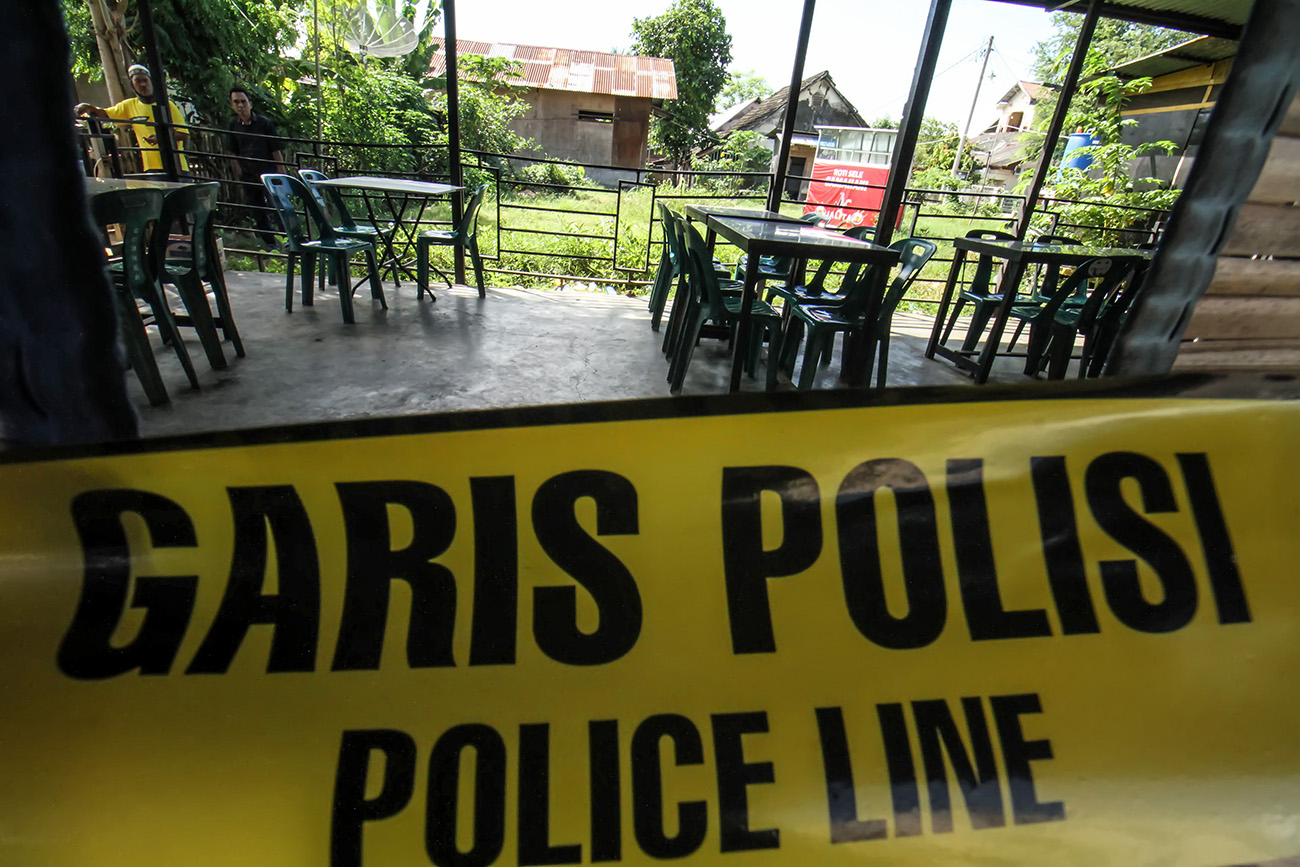 Penyegelan Kafe Pelanggar Prokes