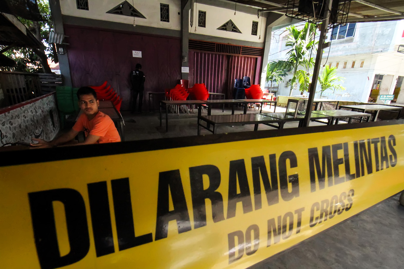 Penyegelan Kafe Pelanggar Prokes