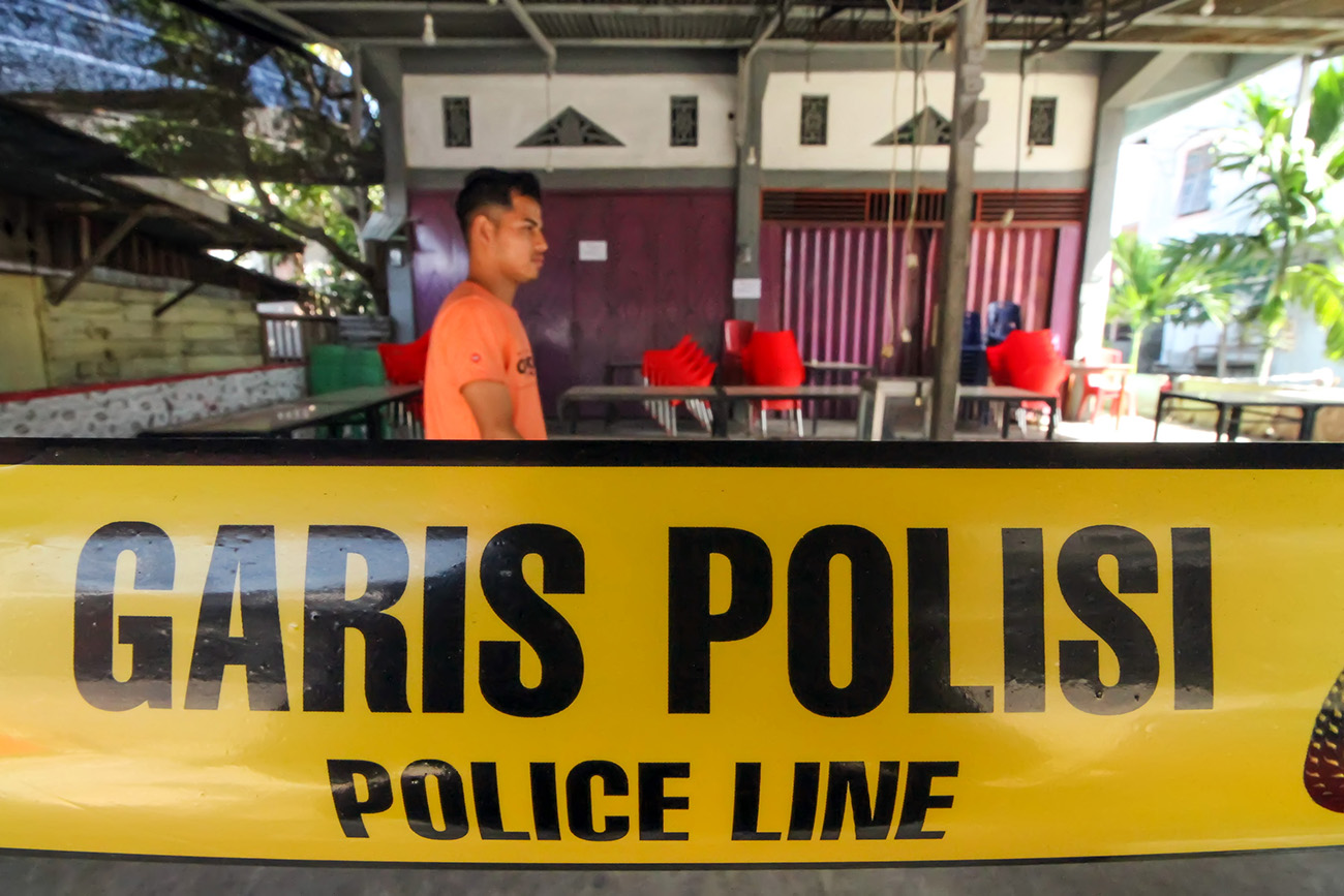 Penyegelan Kafe Pelanggar Prokes