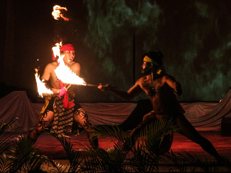 Pertunjukkan Sendratari Nyai Balau Dayak Kalteng