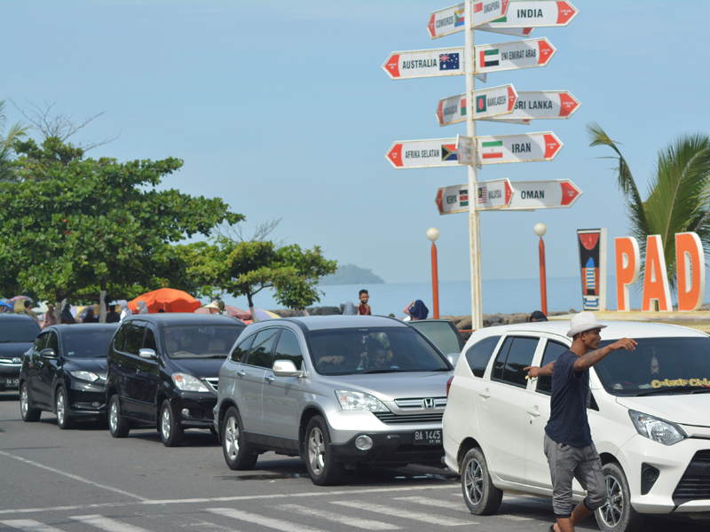 Retribusi Jasa Usaha Di Padang