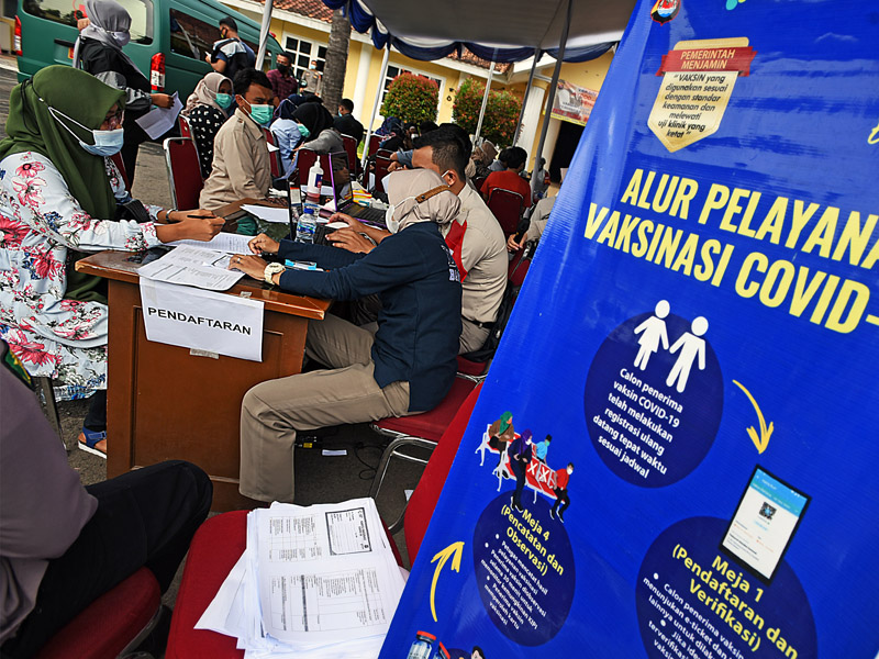 Vaksinasi Massal Di Mapolda Banten