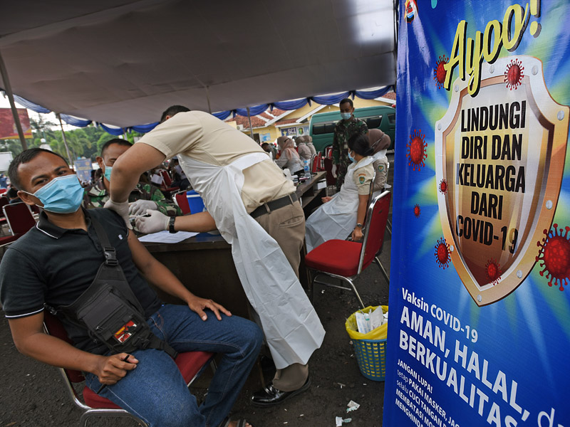 Vaksinasi Massal Di Mapolda Banten