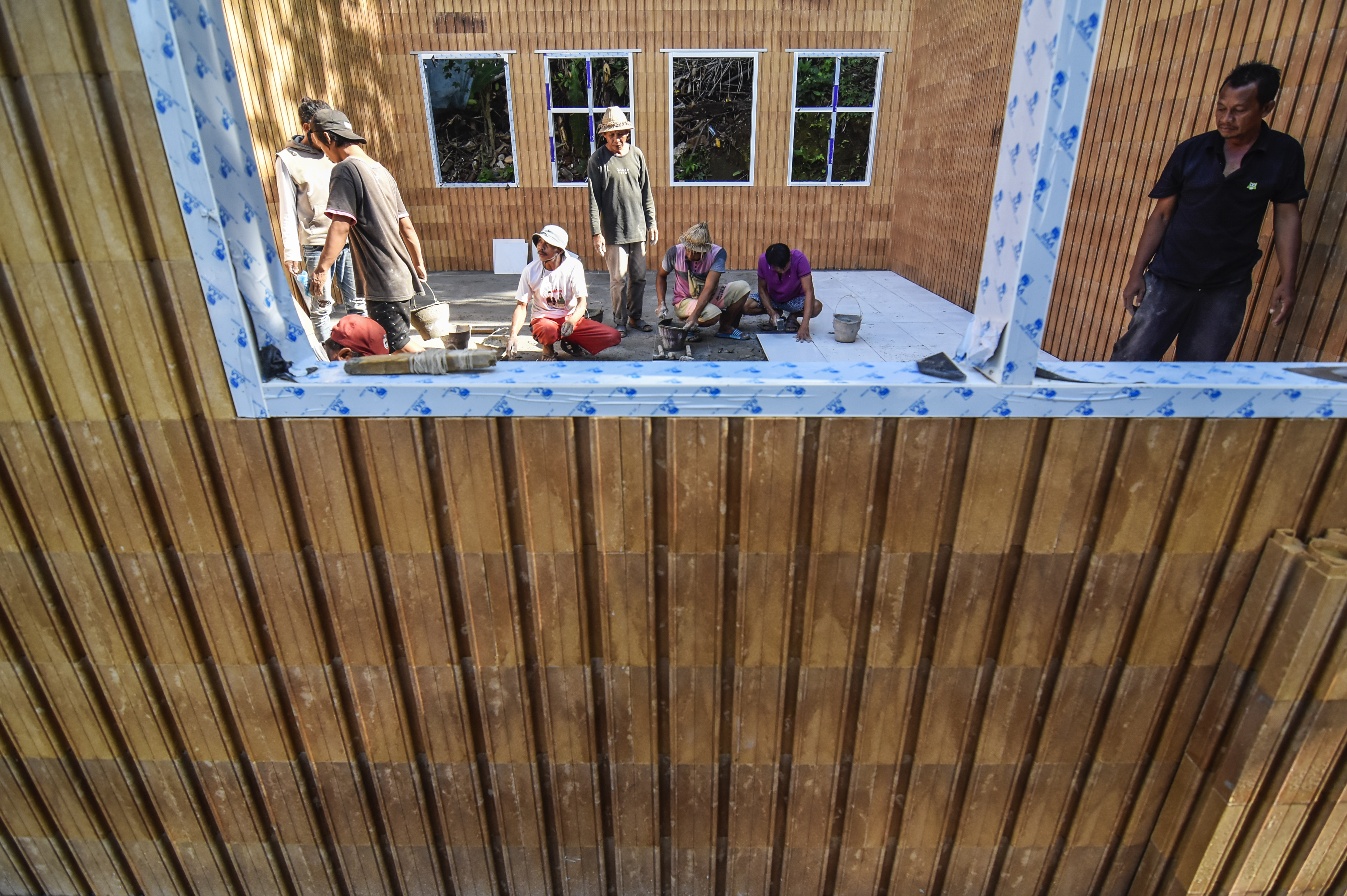 Bangunan Sekolah dari Bata Plastik Daur Ulang