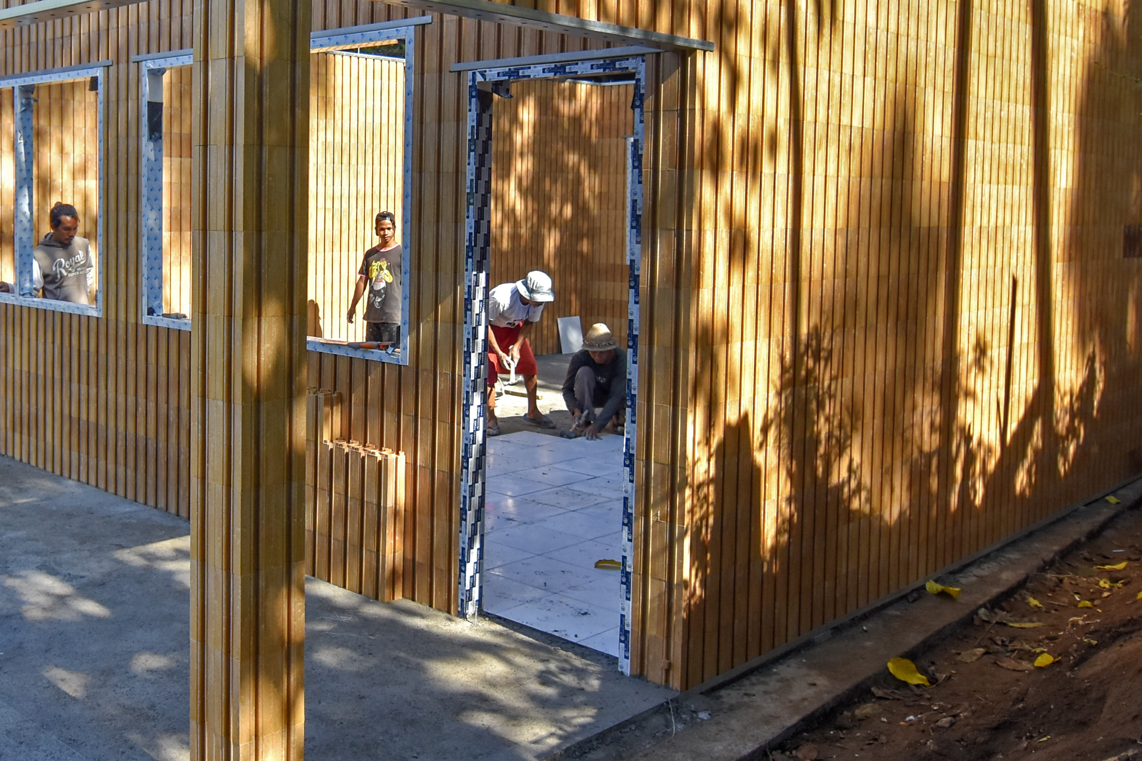 Bangunan Sekolah dari Bata Plastik Daur Ulang