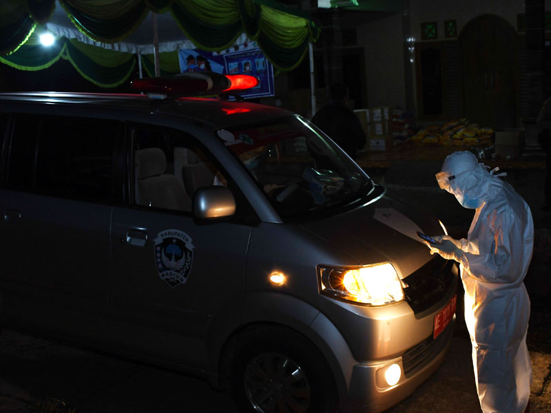 Ambulans Jemput Warga Positif Covid-19 Di Madiun