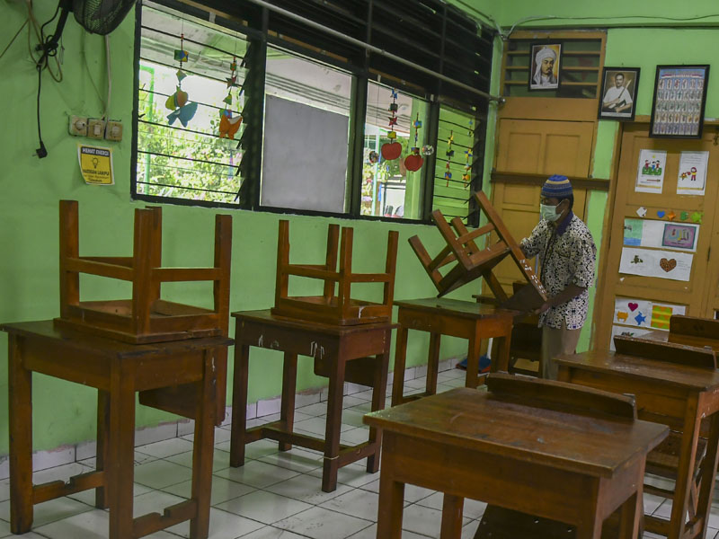 Pemprov DKI Hentikan Sementara Uji Coba Sekolah Tatap Muka
