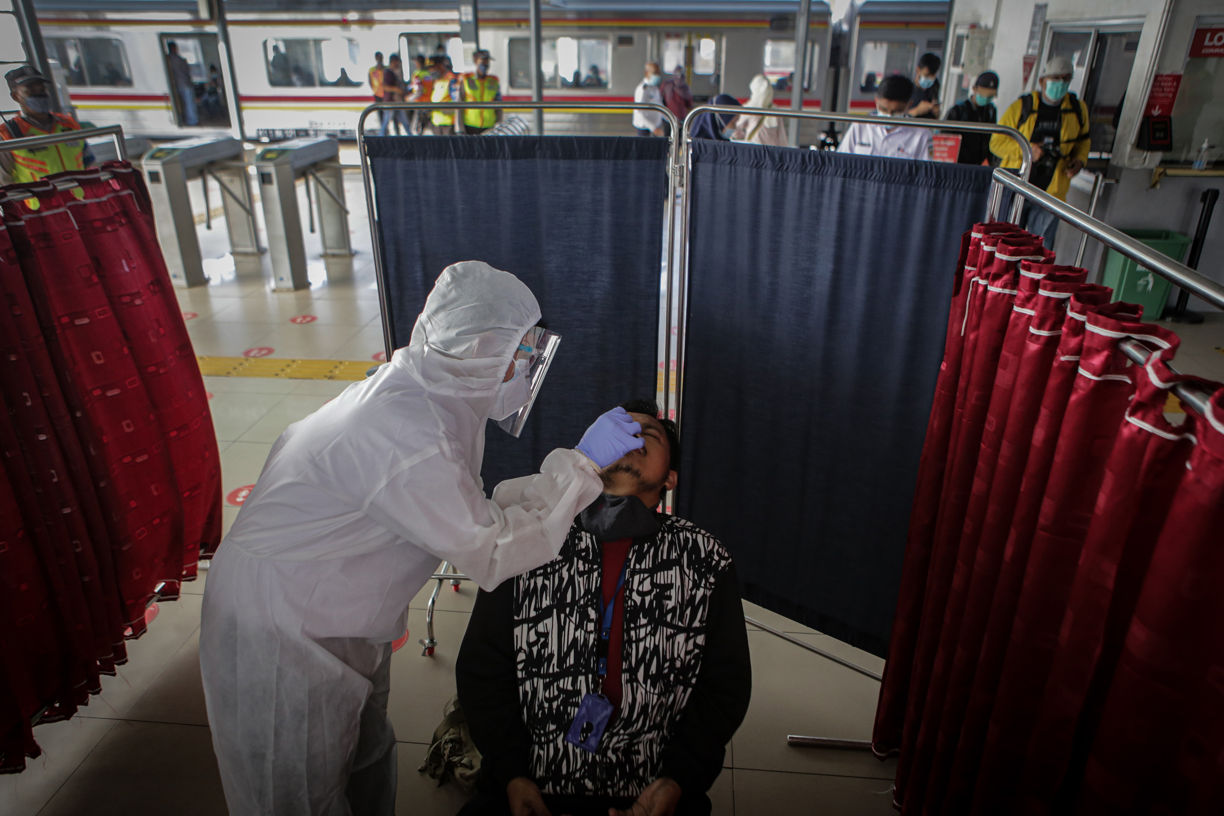 Antigen Pengguna KRL Cegah Covid-19