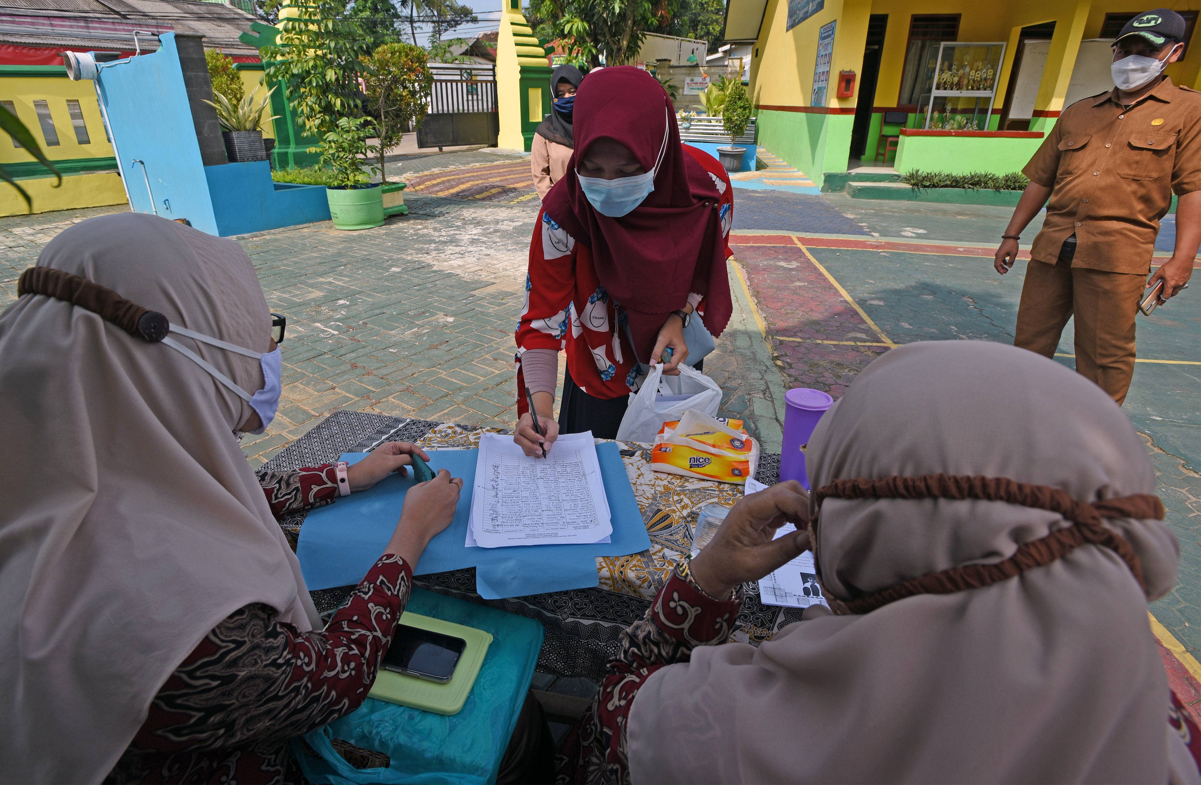 Prokes saat PPDB Luring